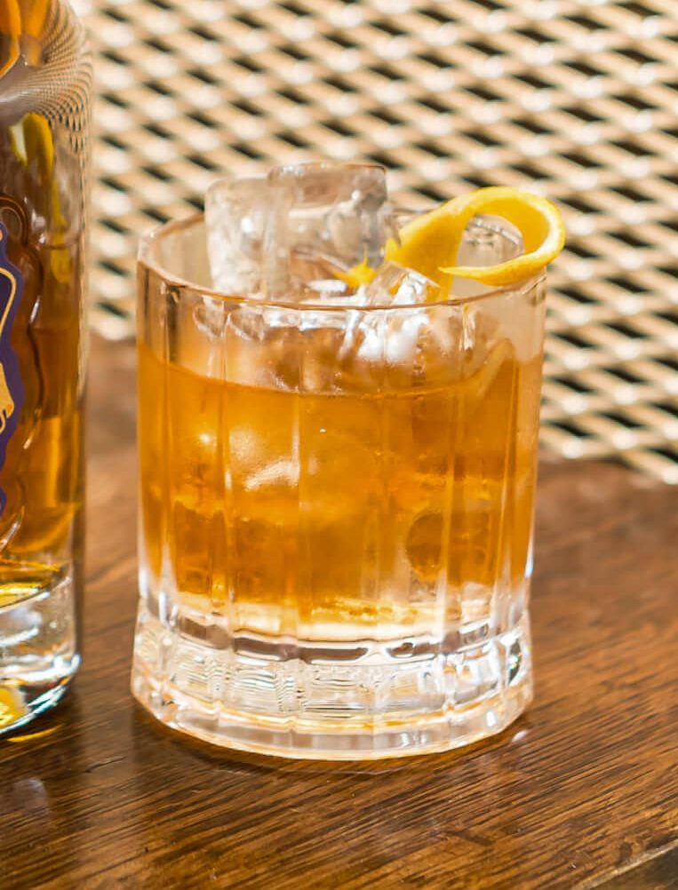 old fashioned whisky cocktail