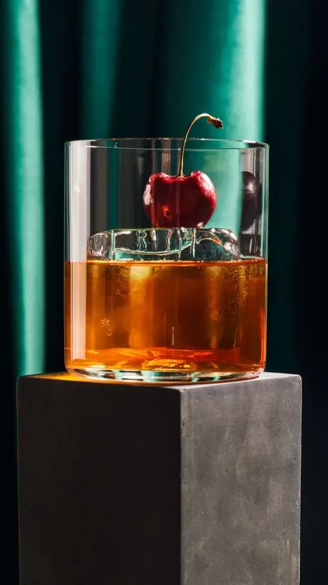 extra manhattan whisky cocktail