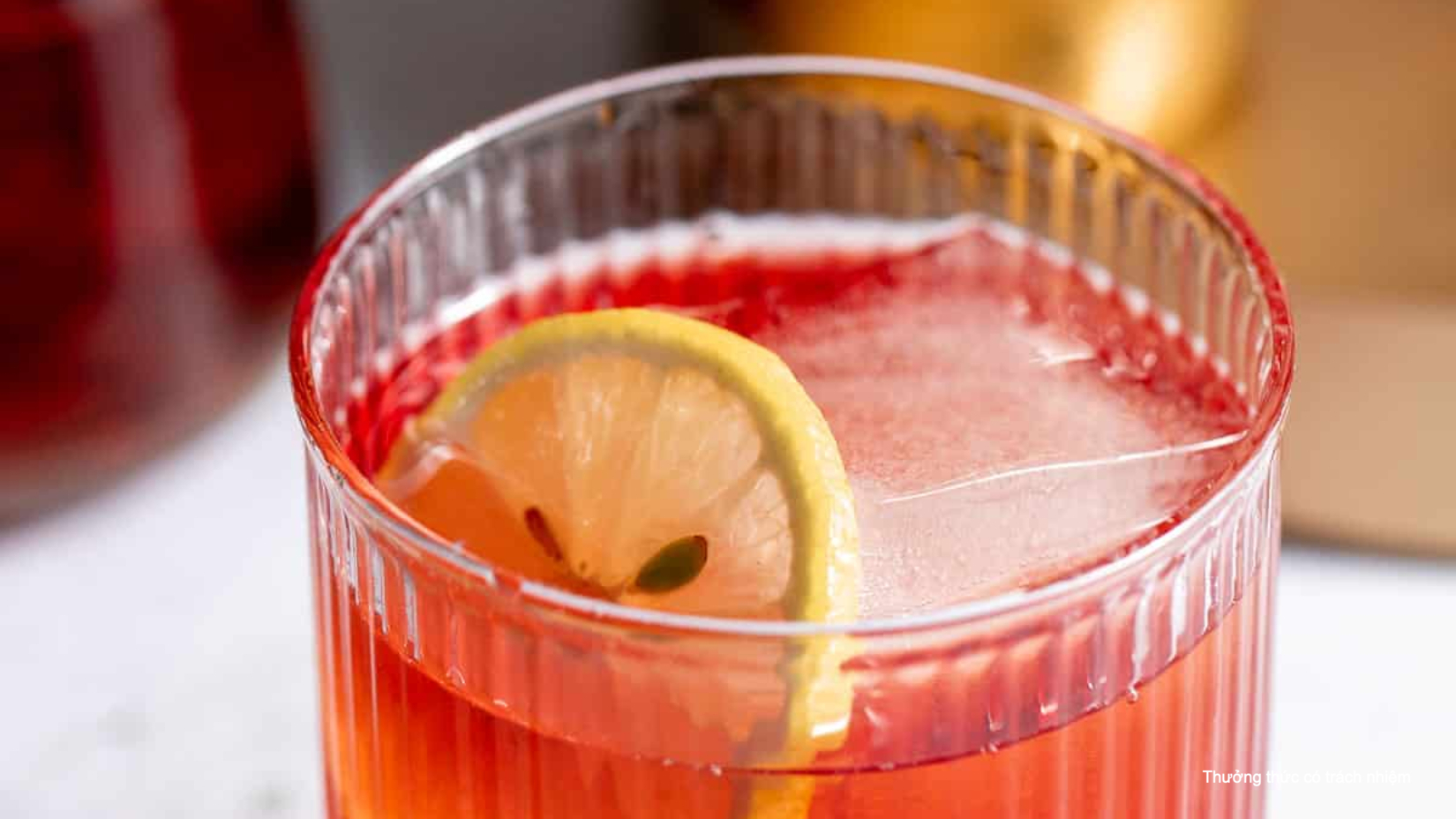 Ly cocktail màu hồng đẹp mắt