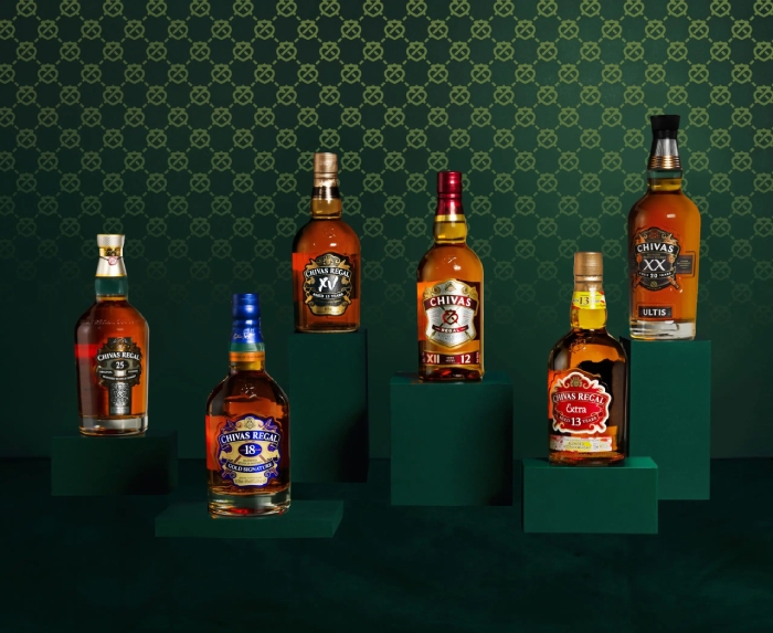 Những chai Whisky làm nên tên tuổi Chivas Regal.