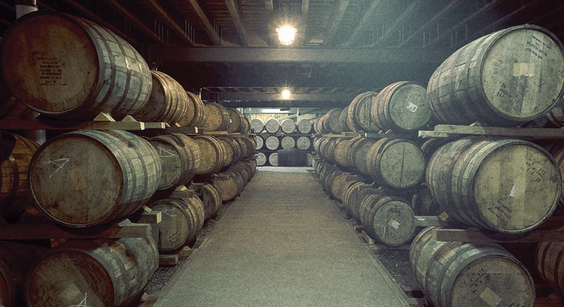 Có nhiều loại thùng gỗ sồi được sử dụng để rượu Whisky.