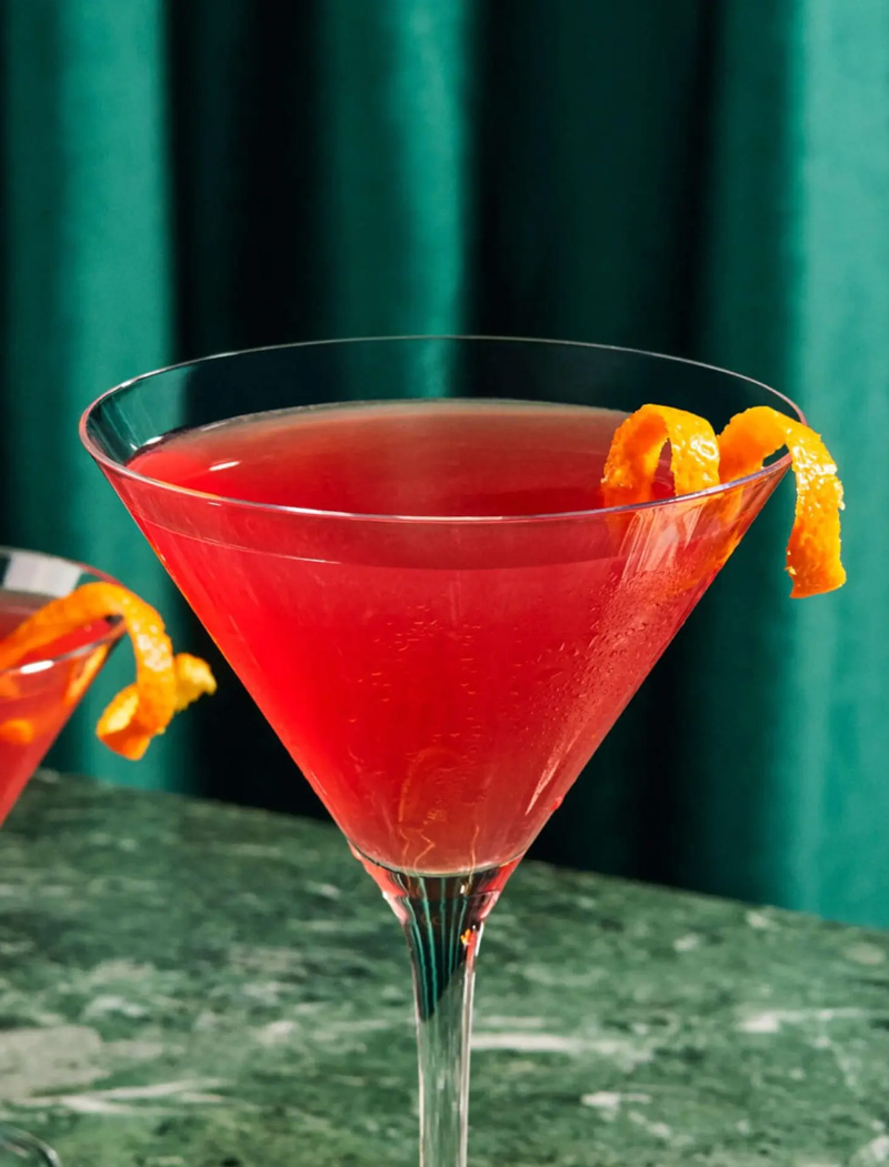 Extra Cosmopolitan là loại cocktail có thể dùng cho bất cứ dịp nào.