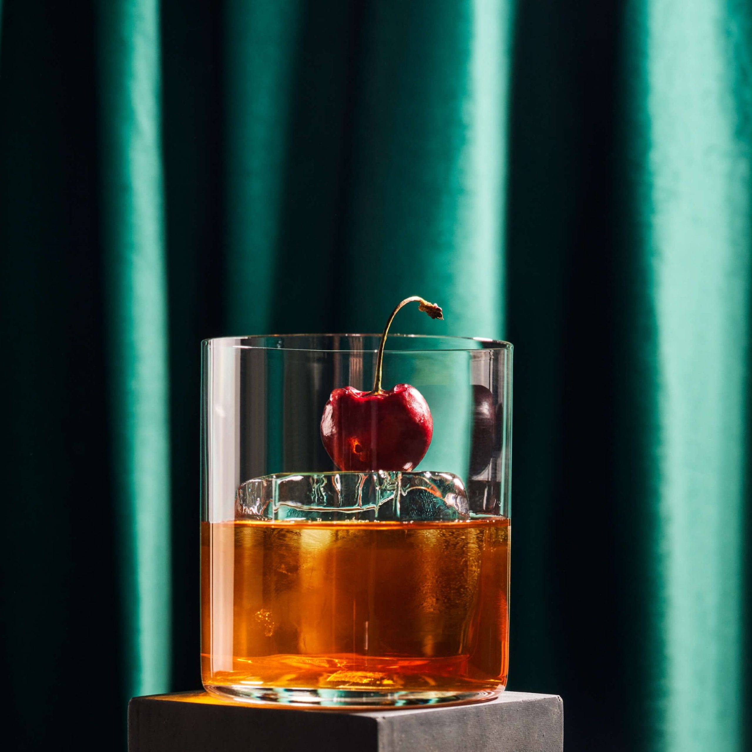 Extra Manhattan Whisky Cocktail - Chivas Regal