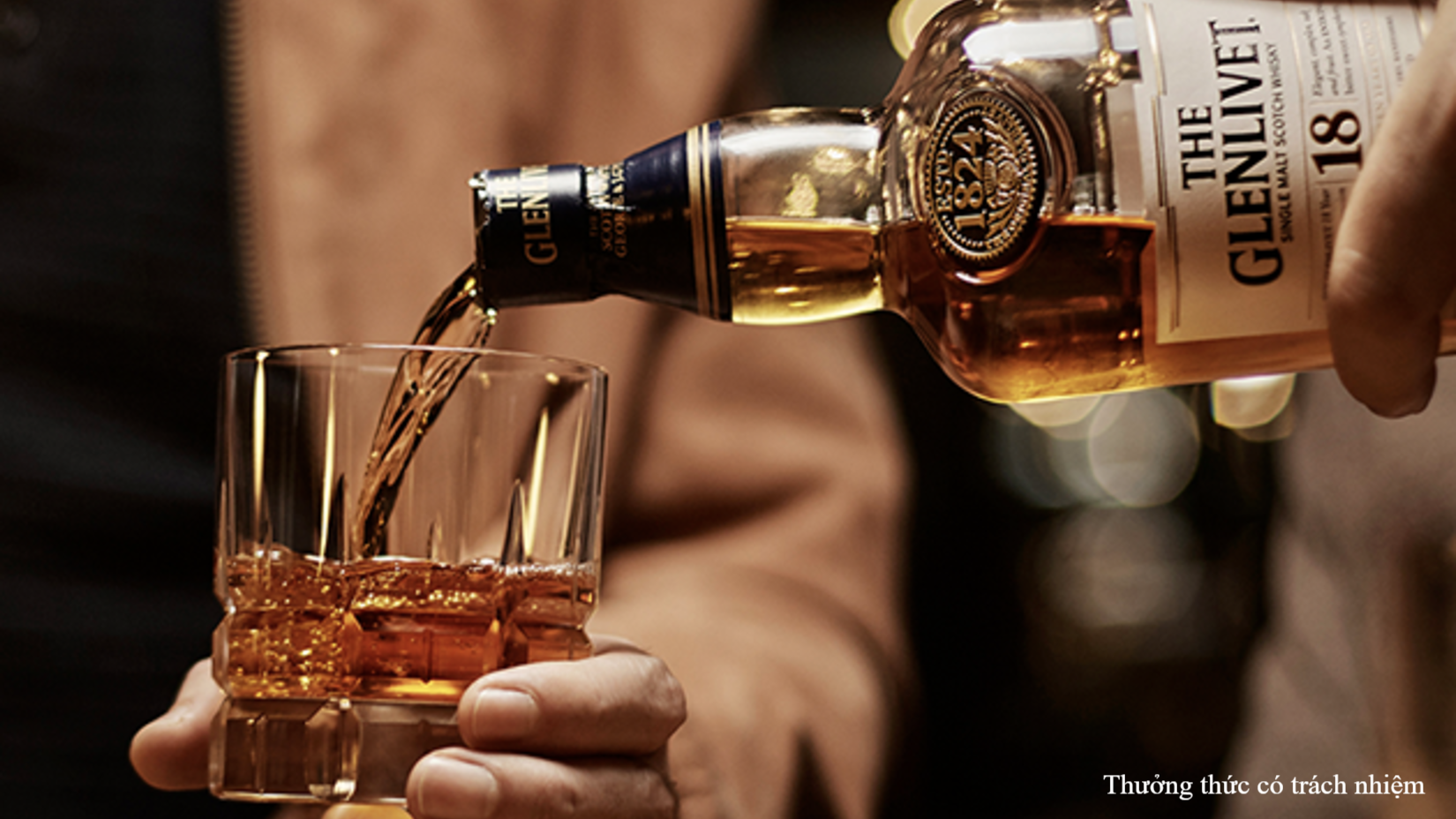 Ly Rock dùng trong uống rượu Whisky.