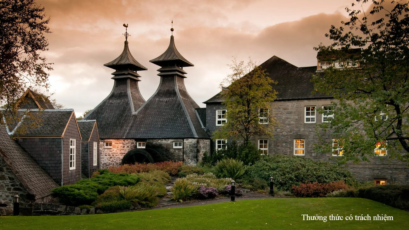 Scotland là nơi bắt nguồn nên dòng rượu Whisky trứ danh.