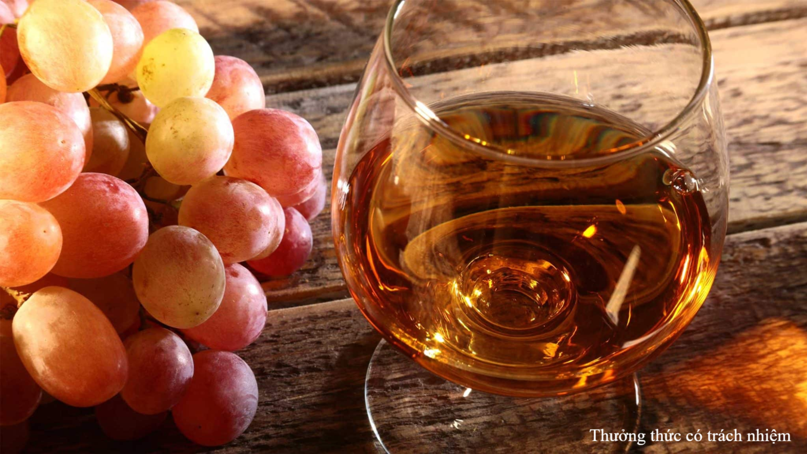 Nho là nguyên liệu phổ biến nhất trong sản xuất Brandy.