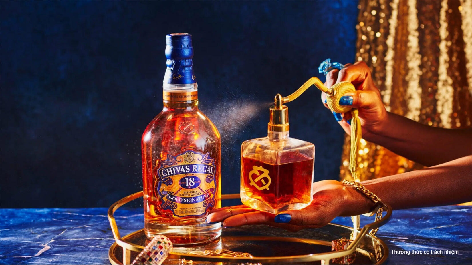 Chivas 18 Gold Signature đặc trưng bởi các nốt hương của hoa quả khô, kẹo bơ và socola đen.