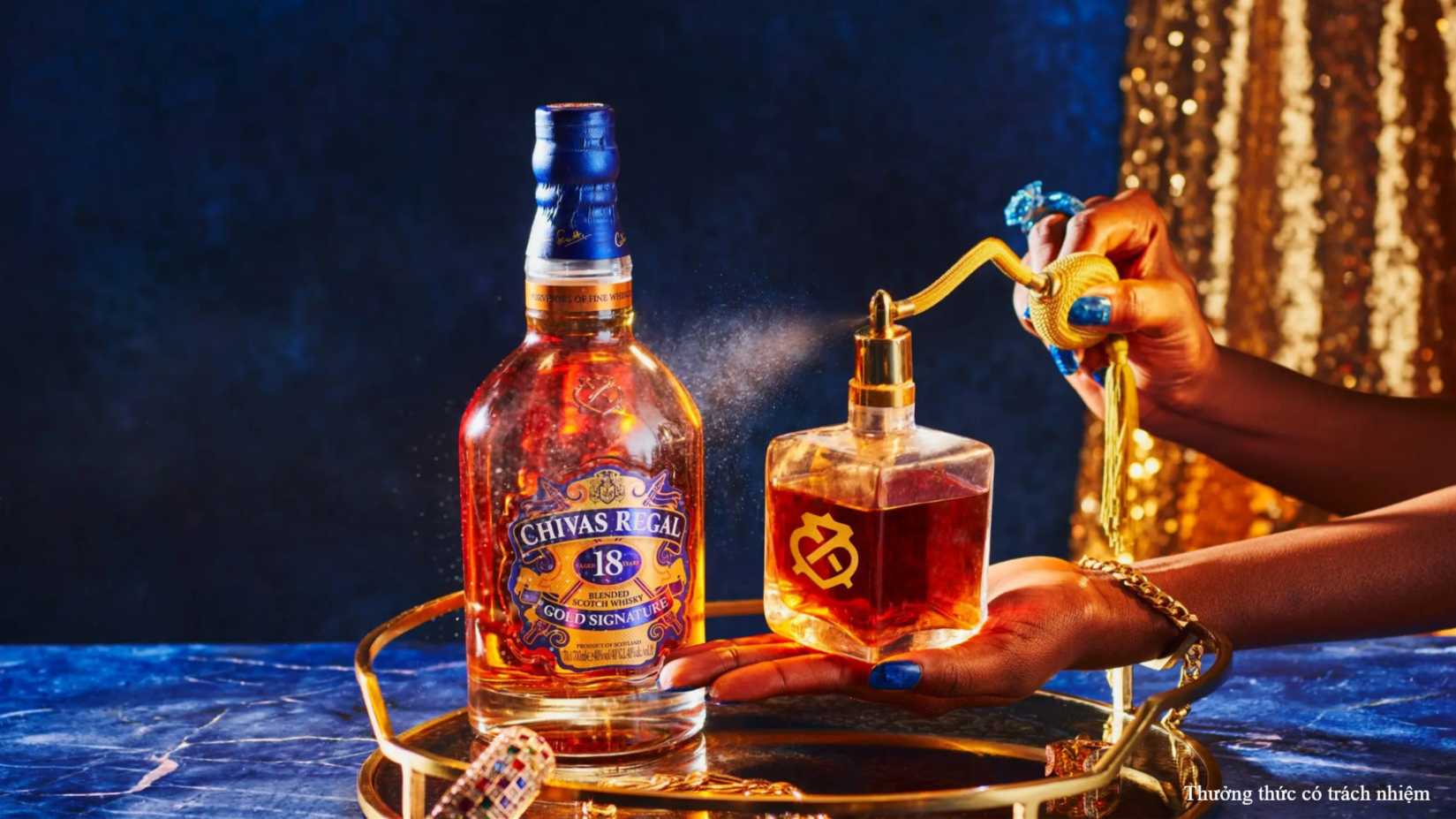 Chai Chivas 18 10,8 inch được ưa chuộng vì kích thước vừa phải, dễ sử dụng, giá hợp lý.