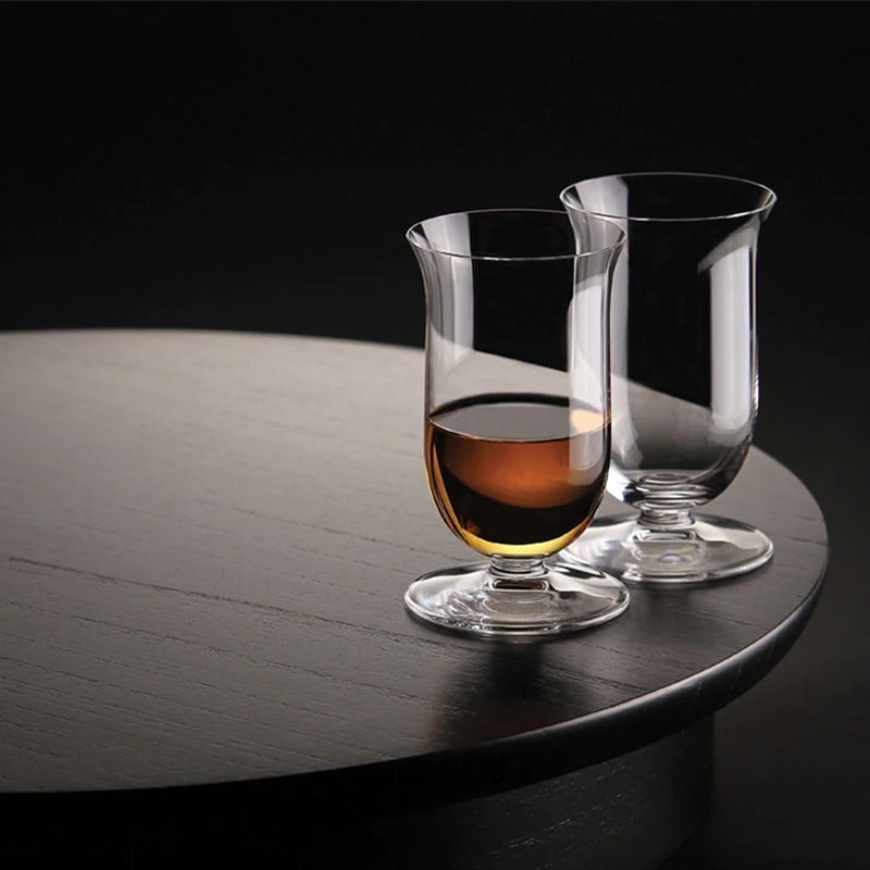 Ly Vinum Single Malt trong uống rượu Whisky.