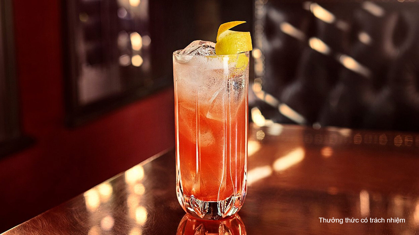 Một ly cocktail mát lạnh cho buổi tiệc sảng khoái.