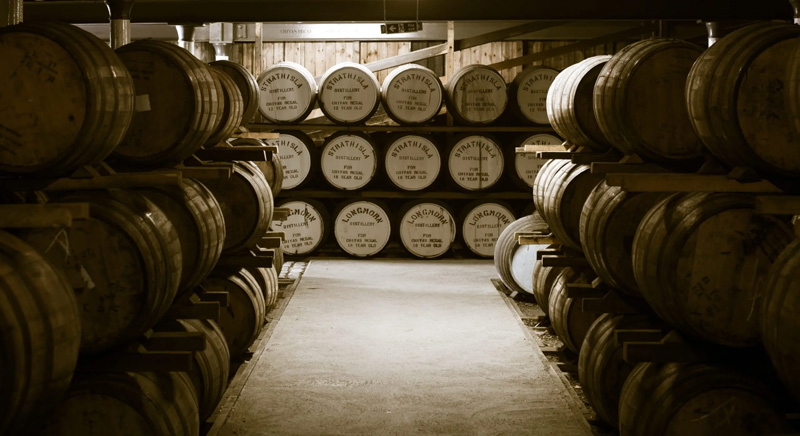 Rượu Whisky phải trải qua quá trình ủ kéo dài ít nhất 3 năm.
