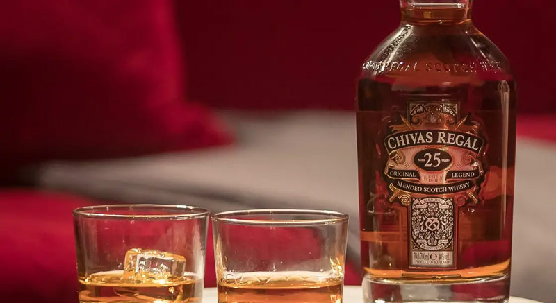 Chivas 25 là loại Whisky hạng sang đầu tiên trên thế giới.