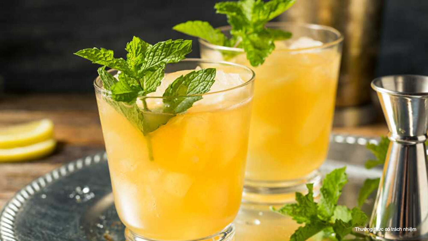 Pha Whisky với chanh
