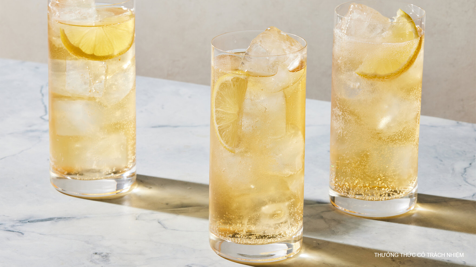 Ly Whisky Highball mát lạnh, sảng khoái.