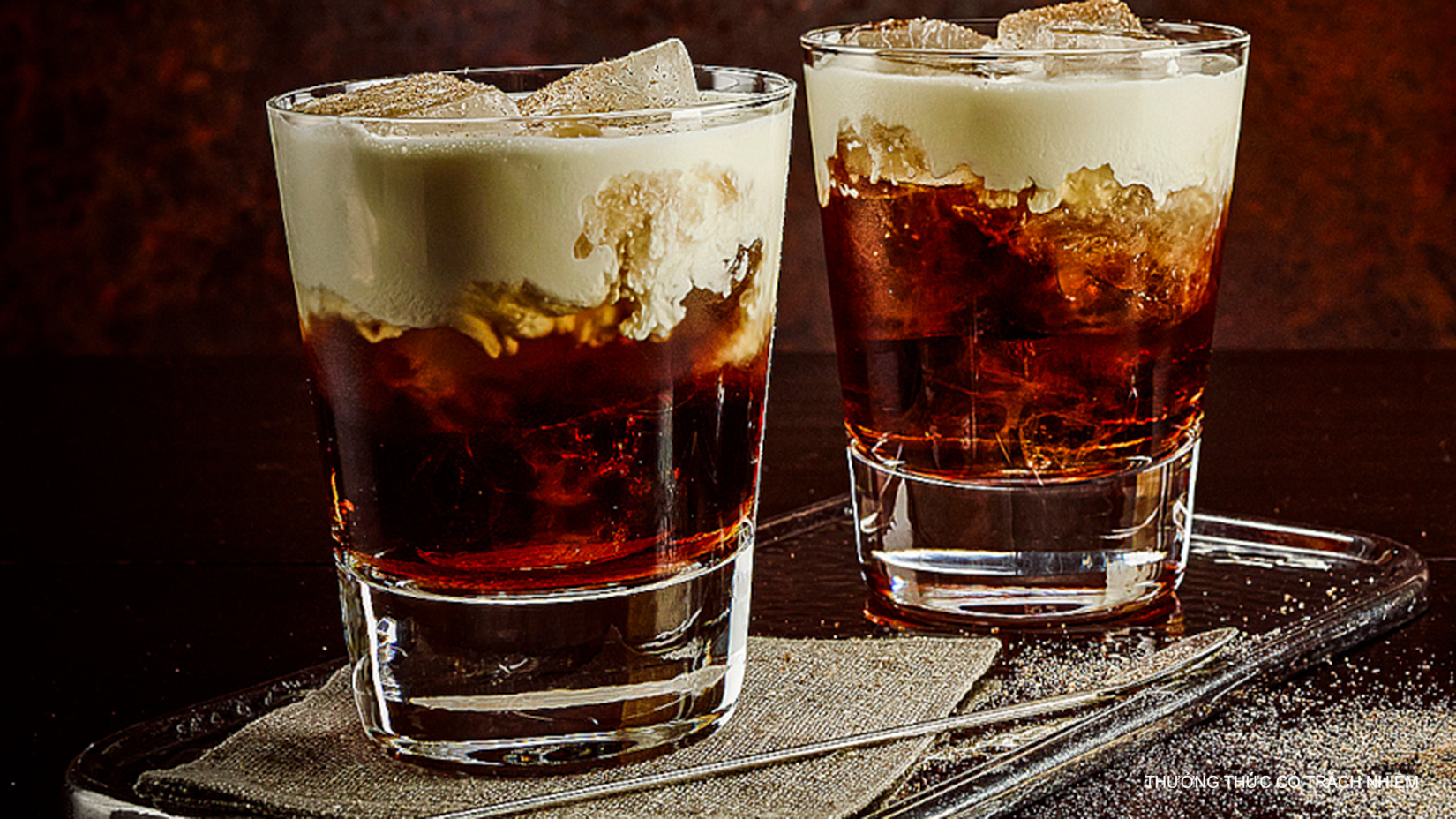 Thưởng thức sự béo ngậy, ngọt ngào của ly White Russian.