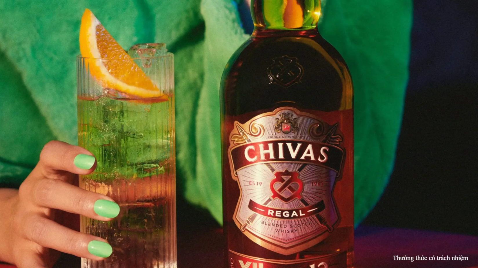 Chivas Regal được yêu thích với những chai Blended Scotch Whisky thượng hạng.
