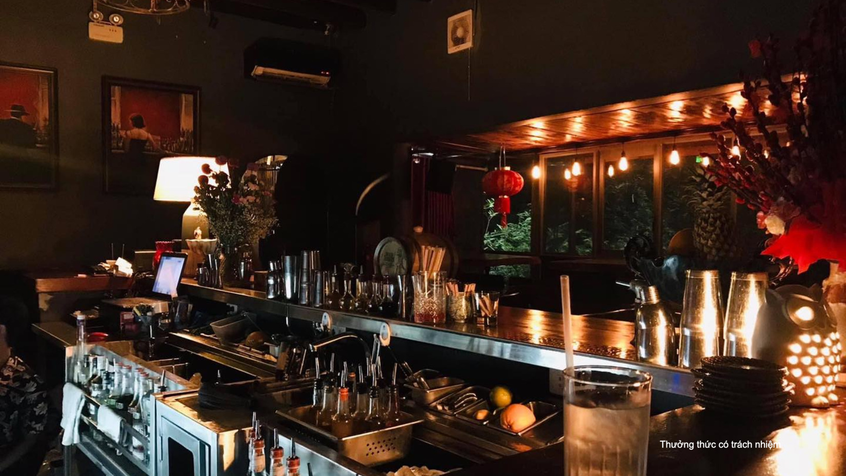 Tamarind Hidden Cocktail Bar nằm ẩn giấu giữa con đường sầm uất Nguyễn Trãi, Quận 1