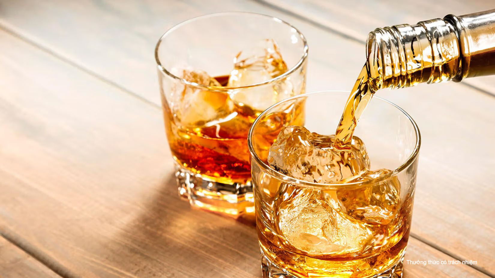 Dewar's White Label – Blended Scotch whisky cổ điển dễ thưởng thức